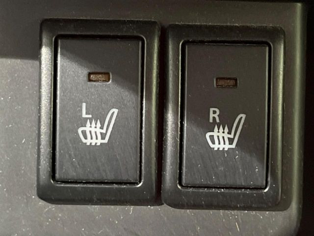 【シートヒーター】寒い日に重宝するシートヒーター!エアコンより早く温まってくれるので寒がりの人も安心ですね♪エアコンの温風は乾燥するから苦手、という方にもをおすすめです。