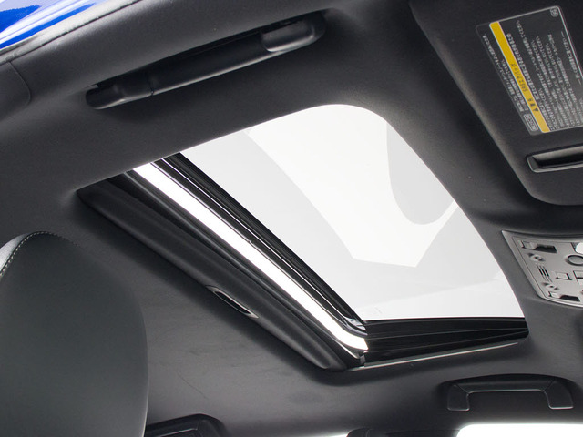 人気装備のサンルーフが付いています!上下チルトに前後スライド機能が付いていますので、様々なドライブシーンで活躍してくれます!!開放感ある車内空間は気持ちがいいですよ!是非体感してみて下さい!