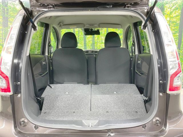 普段のお買い物や通勤、送迎等に十分な荷室スペースを確保しております。セカンドシートを倒すと、大きな荷物の積載も可能です♪