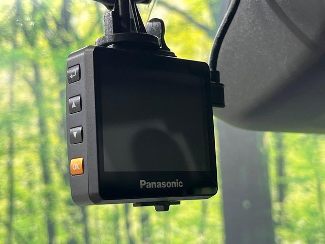 【ドライブレコーダー】安心・安全なカーライフに必須のドライブレコーダーを装備!走行中はもちろん、あおり運転や事故に遭遇した際の状況も映像で記録し、万一のリスクに備えます。