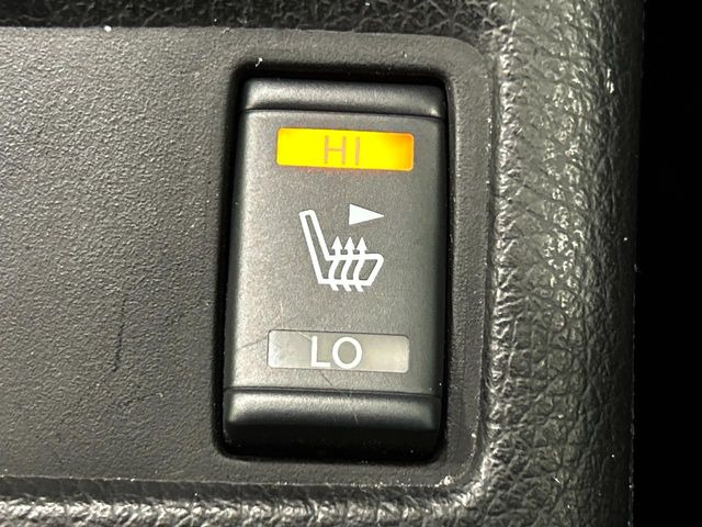 【シートヒーター】寒い日に重宝するシートヒーター!エアコンより早く温まってくれるので寒がりの人も安心ですね♪エアコンの温風は乾燥するから苦手、という方にもをおすすめです。