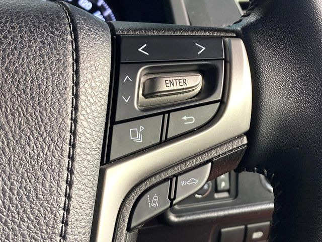 【プリクラッシュセーフティ】前方の車両等を検知し、衝突しそうな時は警報で注意を促し、ブレーキを踏む力をサポート。ブレーキを踏めなかった場合は衝突被害軽減ブレーキが作動、衝突回避をサポートします。