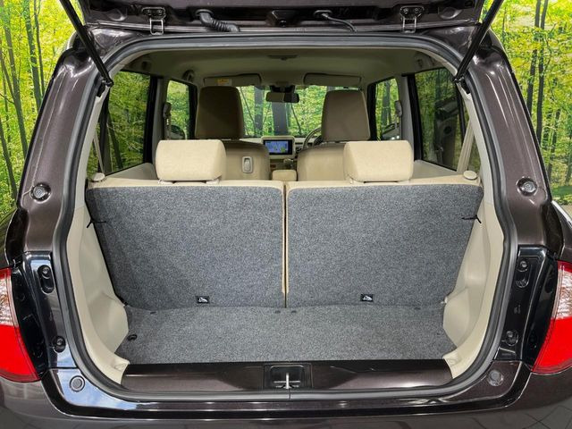 ���i�̂���������ʋ΁A���}���ɏ\���ȉ׎��X�y�[�X���m�ۂ��Ă���܂��B�Z�J���h�V�[�g��|���ƁA�傫�ȉו��̐ύڂ��\�ł���