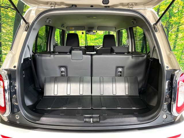 ���i�̂���������ʋ΁A���}���ɏ\���ȉ׎��X�y�[�X���m�ۂ��Ă���܂��B�Z�J���h�V�[�g��|���ƁA�傫�ȉו��̐ύڂ��\�ł���