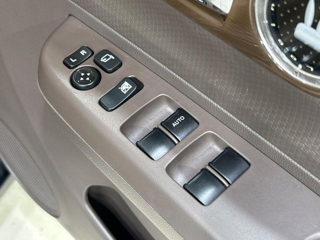 �y�d���i�[�~���[�z�T�C�h�~���[�͓d���i�[���ƂȂ��Ă���A�������ԏ�ł��L�Y�������X�N��}�����܂��B