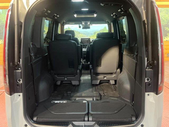 ���ڃV�[�g�͑O��X���C�h���\�ł��B���ɉ�����Α������L������������A�O�ɋl�߂�Α傫�ȃ��Q�b�W�X�y�[�X���m�ۂł��܂��B�V�[���ɉ����Ďg�������ł��邩��Ƃ��Ă��֗��ł���