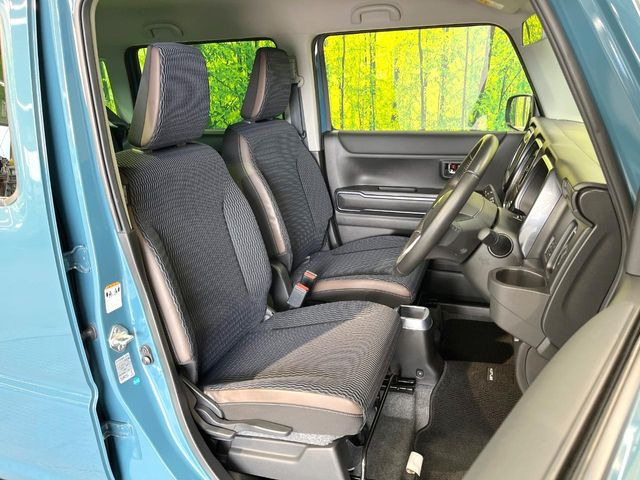 運転席シート廻りは使用感も少なく、良好な状態となっています。丁寧に使われていたことがよくわかりますね。