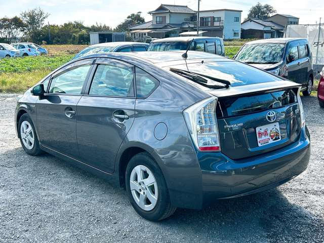 ���X�ł͌y�����Ԃ��畁�ʎԂ܂ŕ��L���I�[�����[�J�[�̎Ԏ�E�F�E�O���[�h��L�x�ɑ����Ă���܂��B