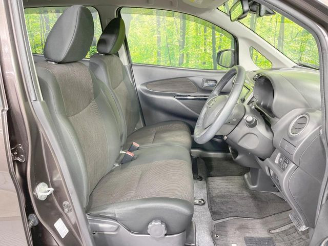 運転席シート廻りは使用感も少なく、良好な状態となっています。丁寧に使われていたことがよくわかりますね。