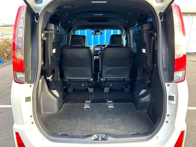 普段のお買い物や通勤、送迎等に十分な荷室スペースを確保しております。セカンドシートを倒すと、大きな荷物の積載も可能です♪