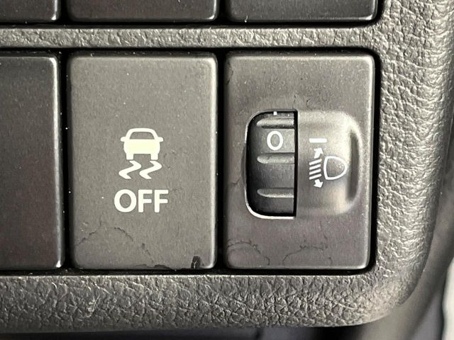 �y������h�~���u�z�ԗ��̉���������m����ƁA�����I�Ɏԗ��̐i�s������ۂ悤�Ɏԗ��𐧌䂵�܂��B�J�̓��ȂǊ���₷���H�ʏ󋵂ł����S�ȉ^�]���\�ł��B