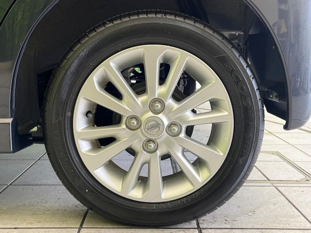 【純正アルミホイール】外観にマッチした純正アルミホイールを装着しております。各種社外アルミホイールや、スタッドレスタイヤも取扱いしております。是非ご相談ください♪