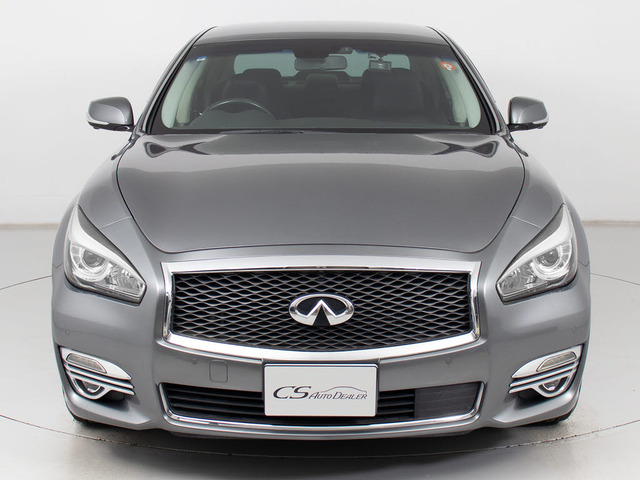 禁煙車です!室内は嫌なニオイも無く、すごく綺麗な状態です!禁煙車・・特にセダンタイプのお車では少ないですよね!!タバコのニオイが苦手なお客様必見です!快適にご乗車頂けます!!