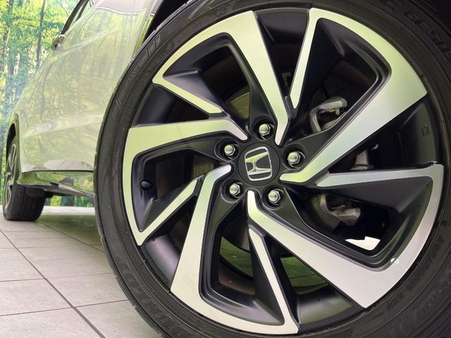 【純正18インチアルミホイール】外観にマッチした純正アルミホイールを装着しております。各種社外アルミホイールや、スタッドレスタイヤも取扱いしております。是非ご相談ください♪