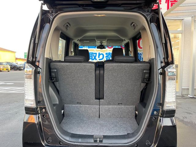 普段のお買い物や通勤、送迎等に十分な荷室スペースを確保しております。セカンドシートを倒すと、大きな荷物の積載も可能です♪