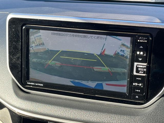 【バックカメラ】駐車時に後方がリアルタイム映像で確認できます。大型商業施設や立体駐車場での駐車時や、夜間のバック時に大活躍!運転スキルに関わらず、今や必須となった装備のひとつです!