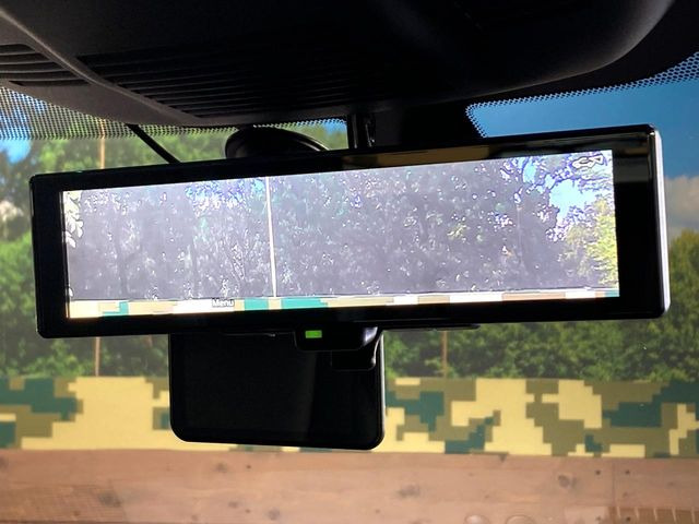 【インテリジェントルームミラー】後席の大きな荷物や同乗者で後方が確認しづらい時でも安心!カメラが撮影した車両後方の映像をルームミラー内に表示。クリアな視界で状況の確認が可能です!