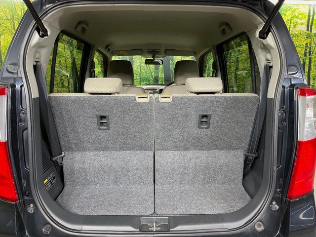 ���i�̂���������ʋ΁A���}���ɏ\���ȉ׎��X�y�[�X���m�ۂ��Ă���܂��B�Z�J���h�V�[�g��|���ƁA�傫�ȉו��̐ύڂ��\�ł���