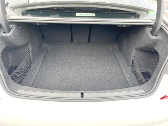 ●トランクルーム:趣味が広がる収容スペース!これだけの広さがあればお買い物やレジャーなどにも最適です!使用感も少なくきれいな状態を維持しております。