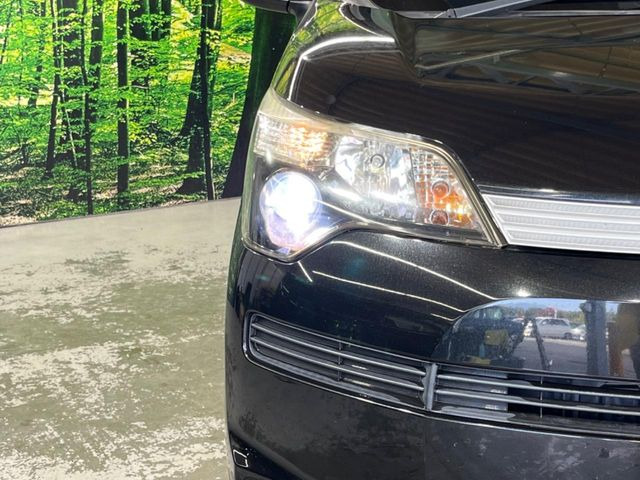 【HIDヘッドライト】非常に明るく前方を照らしてくれるので、悪天候や夜間の走行時も視界良好で安心してお乗りいただけます。