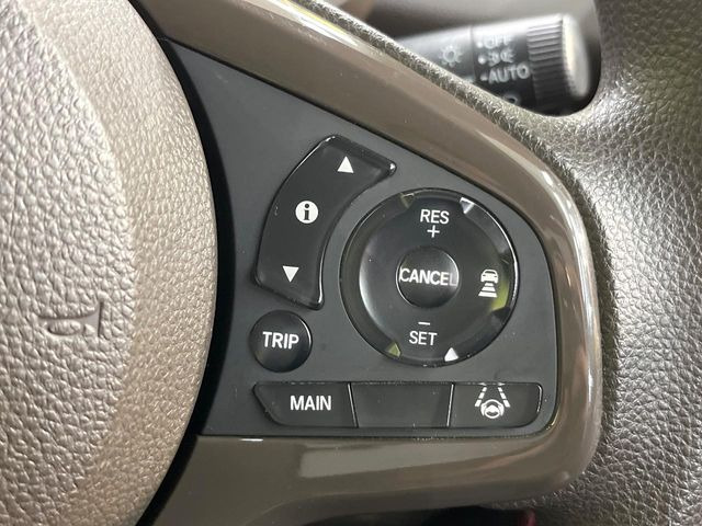 【アダプティブクルーズコントロール】高速道路での長距離走行が楽に!!自動で速度を保つクルーズコントロールが、衝突軽減システムと連携し、前方の車両を感知して車間を保つように速度調節してくれます!!