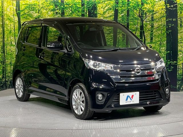 高透明度のガラス皮膜で撥水はもちろん、上質なツヤ・光沢を実現。紫外線や酸性雨から大切な愛車を保護し、色あせ・劣化を防止。「弾スプラッシュコート」、「弾プリミッサコート」からお選びいただけます。