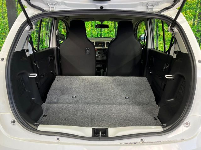 ���i�̂���������ʋ΁A���}���ɏ\���ȉ׎��X�y�[�X���m�ۂ��Ă���܂��B�Z�J���h�V�[�g��|���ƁA�傫�ȉו��̐ύڂ��\�ł���