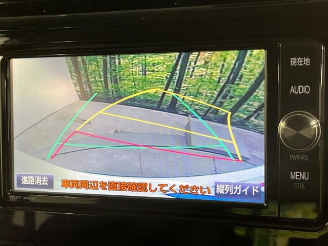 【バックカメラ】駐車時に後方がリアルタイム映像で確認できます。大型商業施設や立体駐車場での駐車時や、夜間のバック時に大活躍!運転スキルに関わらず、今や必須となった装備のひとつです!