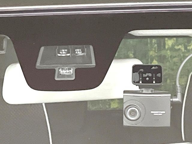 【スズキ セーフティサポート】走行中に前方の車両等を認識し、衝突しそうな時は警報とブレーキで衝突回避と被害軽減をアシスト。より安全にドライブをお楽しみいただけます。