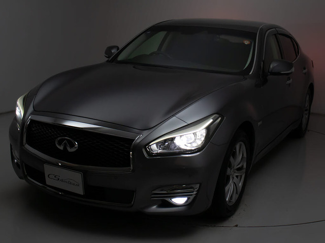 フロントビューの存在感をご覧ください!!ヘッドライトは視界良好のライト、さらにフォグライト搭載。デザイン性も高いのが特権です。