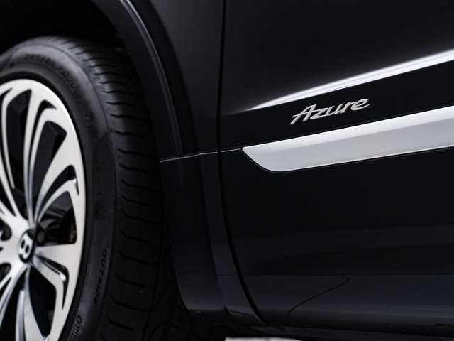 当店は高級輸入車専門店だからこそ整備に力を入れています。カスタム依頼はもとより各種コーディング作業や車検整備など、毎月多くのお客様からお問い合わせがあり、ご用命を頂いております。