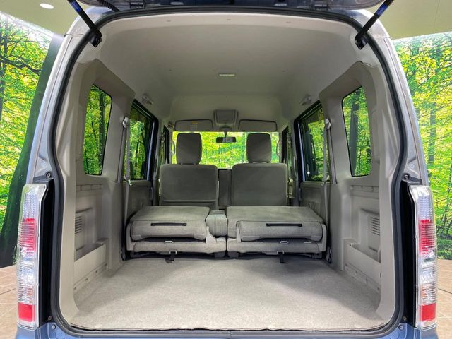 ���i�̂���������ʋ΁A���}���ɏ\���ȉ׎��X�y�[�X���m�ۂ��Ă���܂��B�Z�J���h�V�[�g��|���ƁA�傫�ȉו��̐ύڂ��\�ł���