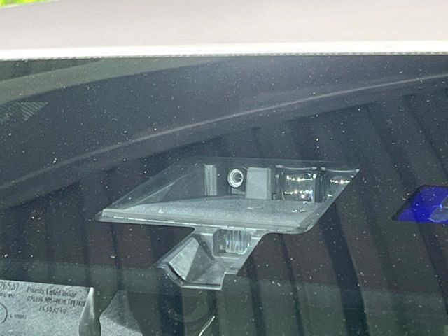 �y�O�He-Assist�z���s���ɑO���̎ԗ�����F�����A�Փ˂������Ȏ��͌x��ƃu���[�L�ŏՓˉ���Ɣ�Q�y�����A�V�X�g�B�����S�Ƀh���C�u�����y���݂��������܂��B