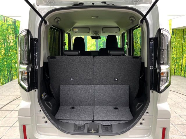 ���i�̂���������ʋ΁A���}���ɏ\���ȉ׎��X�y�[�X���m�ۂ��Ă���܂��B�Z�J���h�V�[�g��|���ƁA�傫�ȉו��̐ύڂ��\�ł���