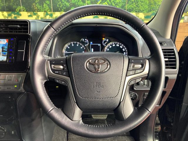 ステアリングも使用感が少なく、きれいな状態となっております♪