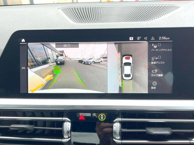 ●パノラミックビューモニター:専用のカメラにより、上から見下ろしたような視点で360度クルマの周囲を確認することができます☆死角部分も確認しやすく、狭い場所での切り返しや駐車もスムーズに行えます。