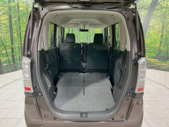 ���i�̂���������ʋ΁A���}���ɏ\���ȉ׎��X�y�[�X���m�ۂ��Ă���܂��B�Z�J���h�V�[�g��|���ƁA�傫�ȉו��̐ύڂ��\�ł���