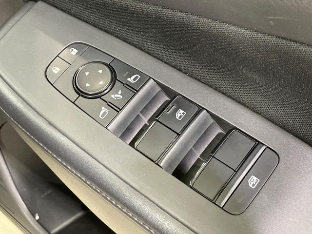 �y�d���i�[�~���[�z�T�C�h�~���[�͓d���i�[���ƂȂ��Ă���A�������ԏ�ł��L�Y�������X�N��}�����܂��B