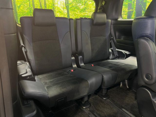 3列目シートはもちろん状態良好☆大人でもゆったりと座って頂けますので、大人数でのお出かけもラクラクです♪ご家族で、気の知れた仲間で、ドライブに行くのが楽しみですね♪