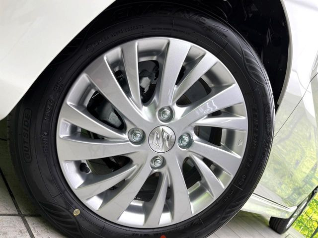 �y����14�C���`�A���~�z�C�[���z�O�ςɃ}�b�`���������A���~�z�C�[���𑕒����Ă���܂��B�e��ЊO�A���~�z�C�[����A�X�^�b�h���X�^�C�����戵�����Ă���܂��B���񂲑��k����������