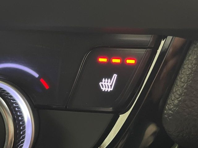 【シートヒーター】寒い日に重宝するシートヒーター!エアコンより早く温まってくれるので寒がりの人も安心ですね♪エアコンの温風は乾燥するから苦手、という方にもをおすすめです。