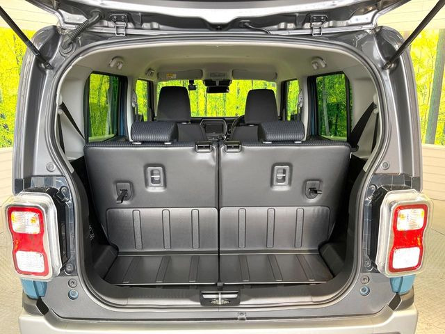 普段のお買い物や通勤、送迎等に十分な荷室スペースを確保しております。セカンドシートを倒すと、大きな荷物の積載も可能です♪