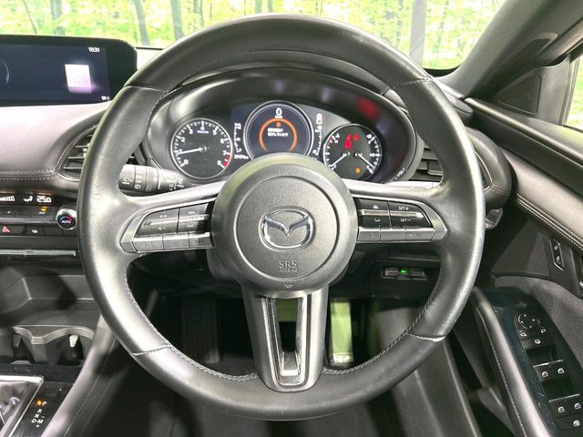 �y�����v�����X�e�A�����O�z�㎿�Ȋv���g�p���邱�ƂŁA��ɂ����������݂ƂĂ��^�]���₷���n���h���ł���