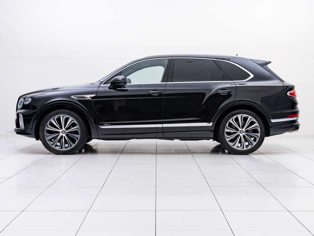 北海道から沖縄まで全国陸送納車の実績多数あり。遠方で現車が見られない方でも安心が出来るよう、写真や動画サービス、鑑定証の提出、ライブ商談などをご用意。車のココがもっと詳しく見たい!は大歓迎です!