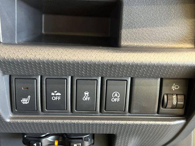 【シートヒーター】寒い日に重宝するシートヒーター!エアコンより早く温まってくれるので寒がりの人も安心ですね♪エアコンの温風は乾燥するから苦手、という方にもをおすすめです。