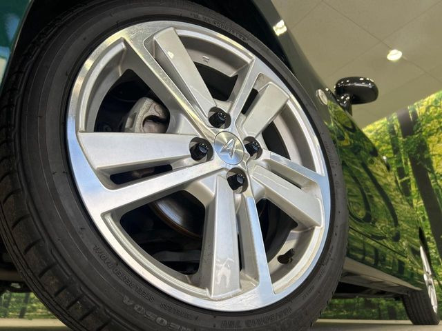 【純正15インチアルミホイール】外観にマッチした純正アルミホイールを装着しております。各種社外アルミホイールや、スタッドレスタイヤも取扱いしております。是非ご相談ください♪