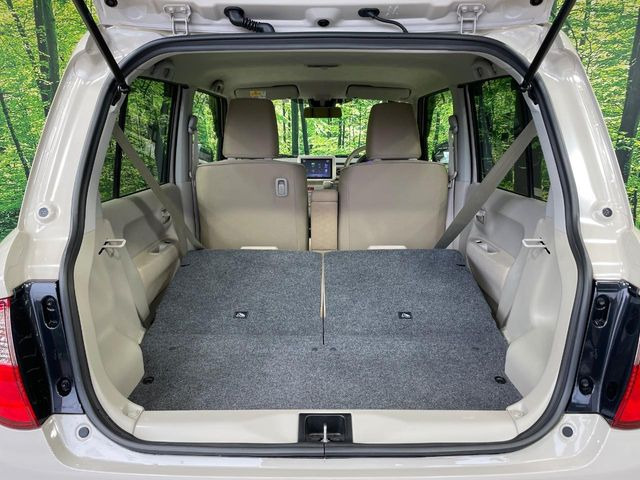 ���i�̂���������ʋ΁A���}���ɏ\���ȉ׎��X�y�[�X���m�ۂ��Ă���܂��B�Z�J���h�V�[�g��|���ƁA�傫�ȉו��̐ύڂ��\�ł���