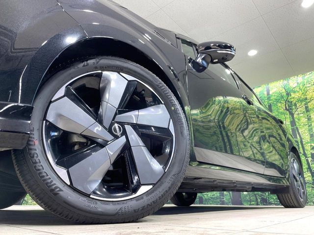 �y����17�C���`�A���~�z�C�[���z�O�ςɃ}�b�`���������A���~�z�C�[���𑕒����Ă���܂��B�e��ЊO�A���~�z�C�[����A�X�^�b�h���X�^�C�����戵�����Ă���܂��B���񂲑��k����������