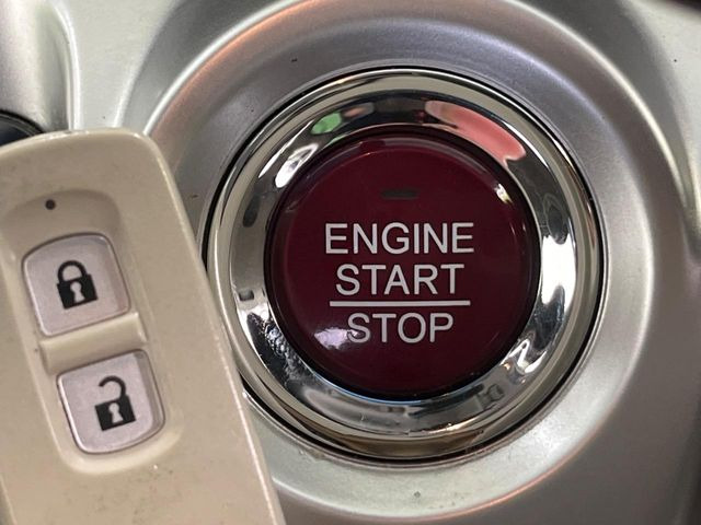 �yHonda�X�}�[�g�L�[�z�J�o����|�P�b�g�ɓ��ꂽ�܂܂ł��h�A�̎{���E�������\�ȃX�}�[�g�L�[�𑕔��B�G���W���̃I���E�I�t�����J�M�����o���K�v����������Ƃ��Ă��֗��ł���