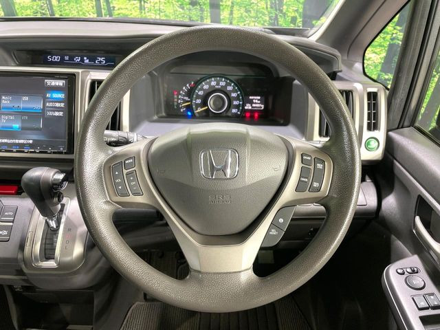 ステアリングも使用感が少なく、きれいな状態となっております♪